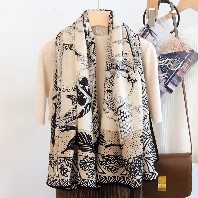 Winter Clothing Hong Kong - وشاح من الحرير والصوف 135 سم،
